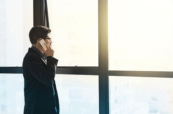 Ondernemer. man met telefoon